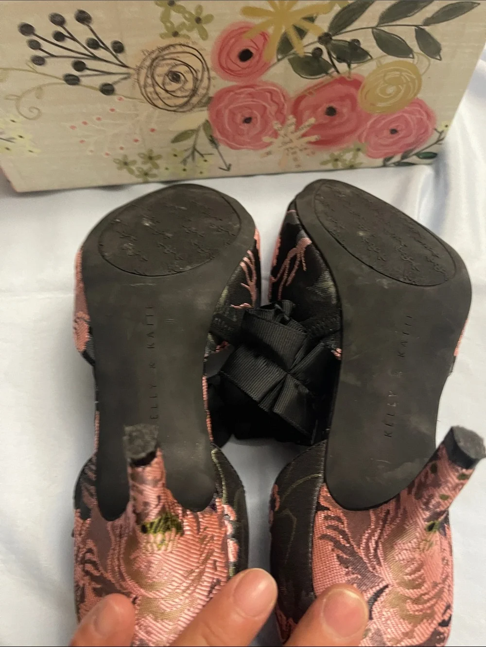 Kelly & Katie Black and Pink Floral Pointed Toe Ankle Tie Heels size 8.5